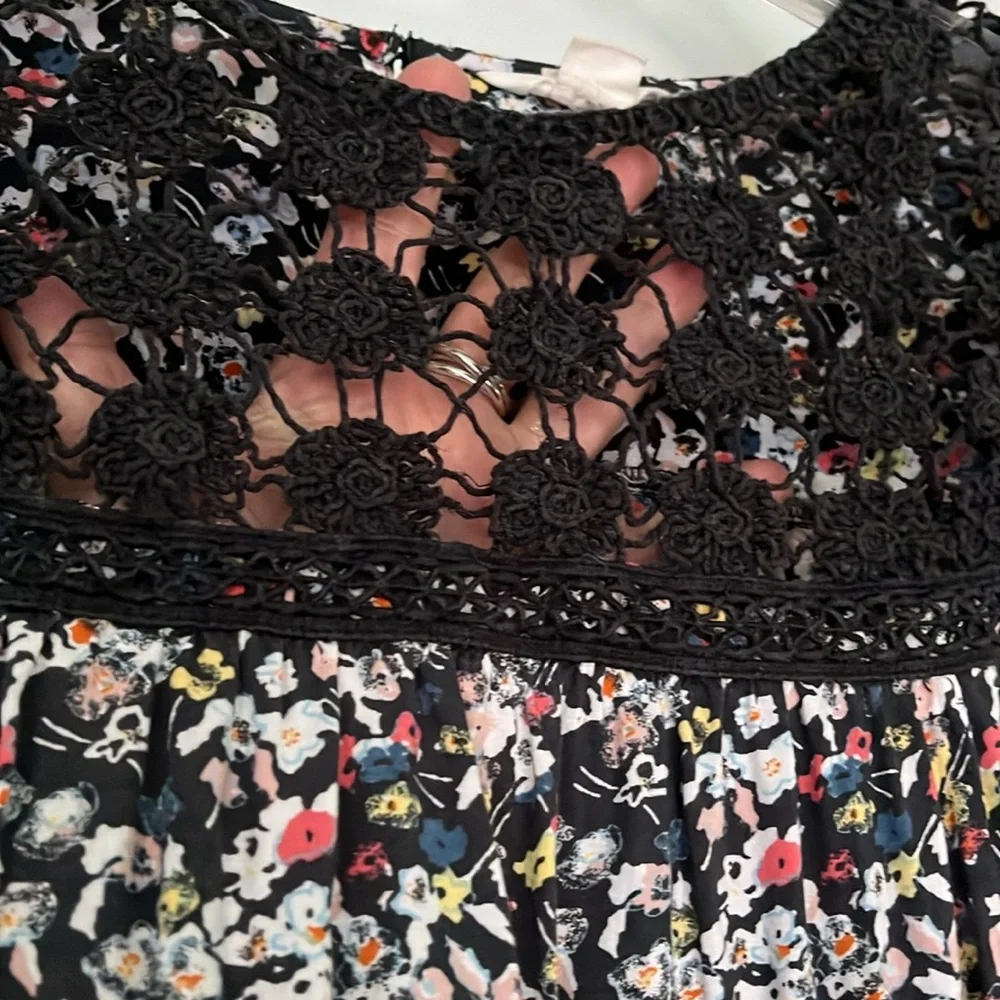 Caslon Long Sleeve Floral Blouse - Picture 4 of 9